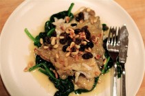 Lenguado Solee con espinacas, piñones y pasas