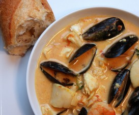 Sopa de lenguado y mariscos