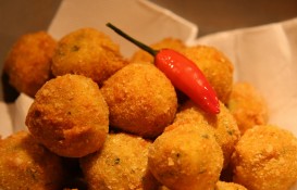 Bolitas picantes de lenguado soleé