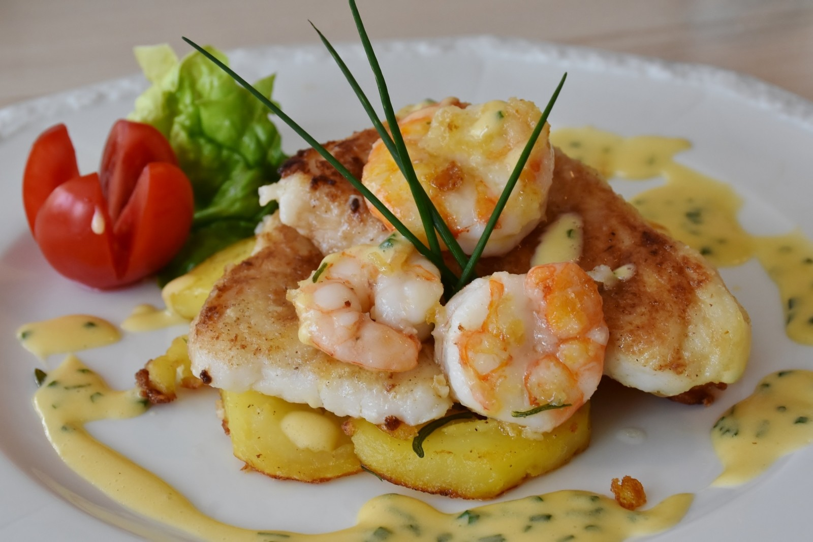 fish-fish-plate-scholl-fillets-potato-food-frisch-2 (1)