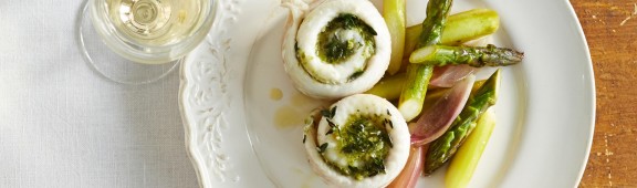 Rollos de lenguado Soleé con espárragos