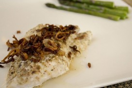 Lenguado con chalotas crujientes